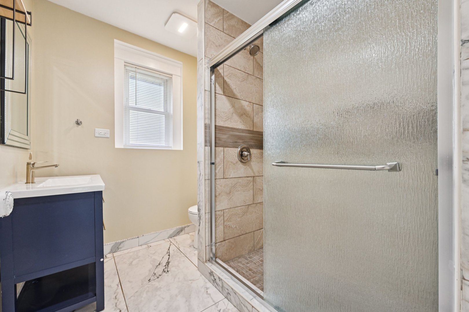 325 4th Street, Waukegan, IL 60085