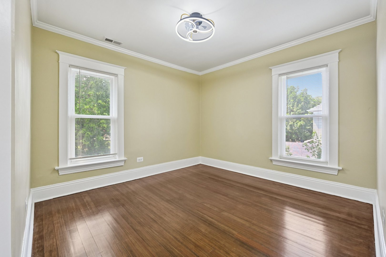 325 4th Street, Waukegan, IL 60085