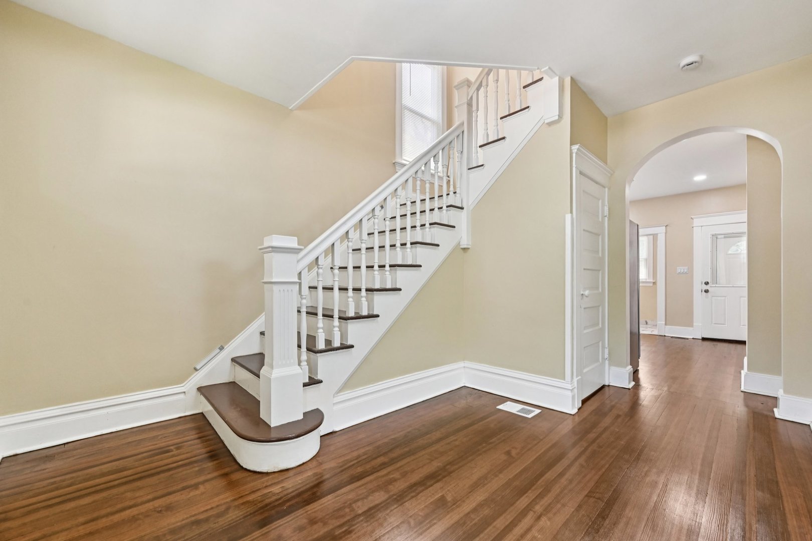 325 4th Street, Waukegan, IL 60085