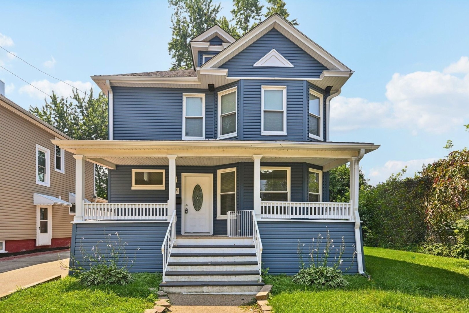 325 4th Street, Waukegan, IL 60085