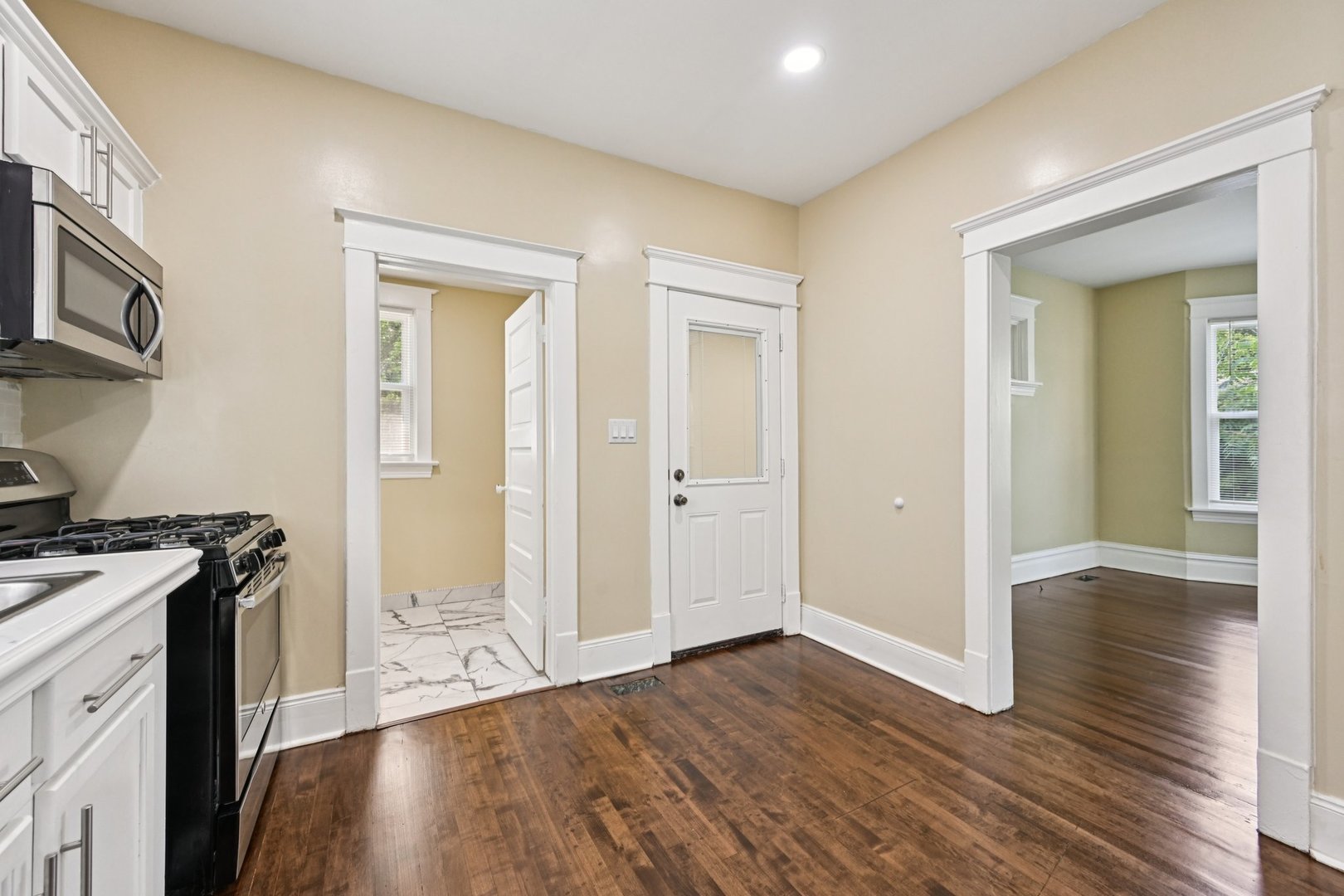 325 4th Street, Waukegan, IL 60085