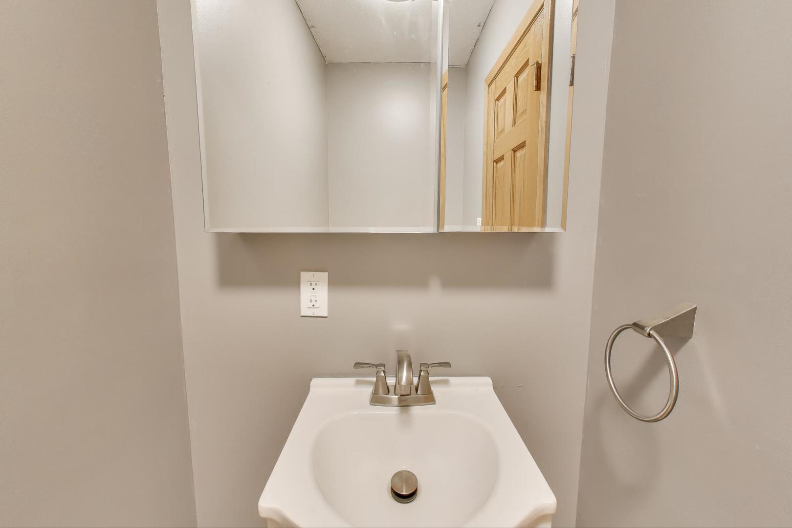 5695 S Park Place Drive, Rochelle, IL 61068