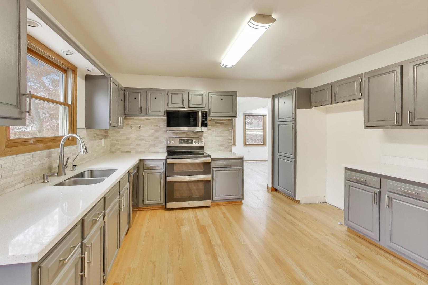 5695 S Park Place Drive, Rochelle, IL 61068