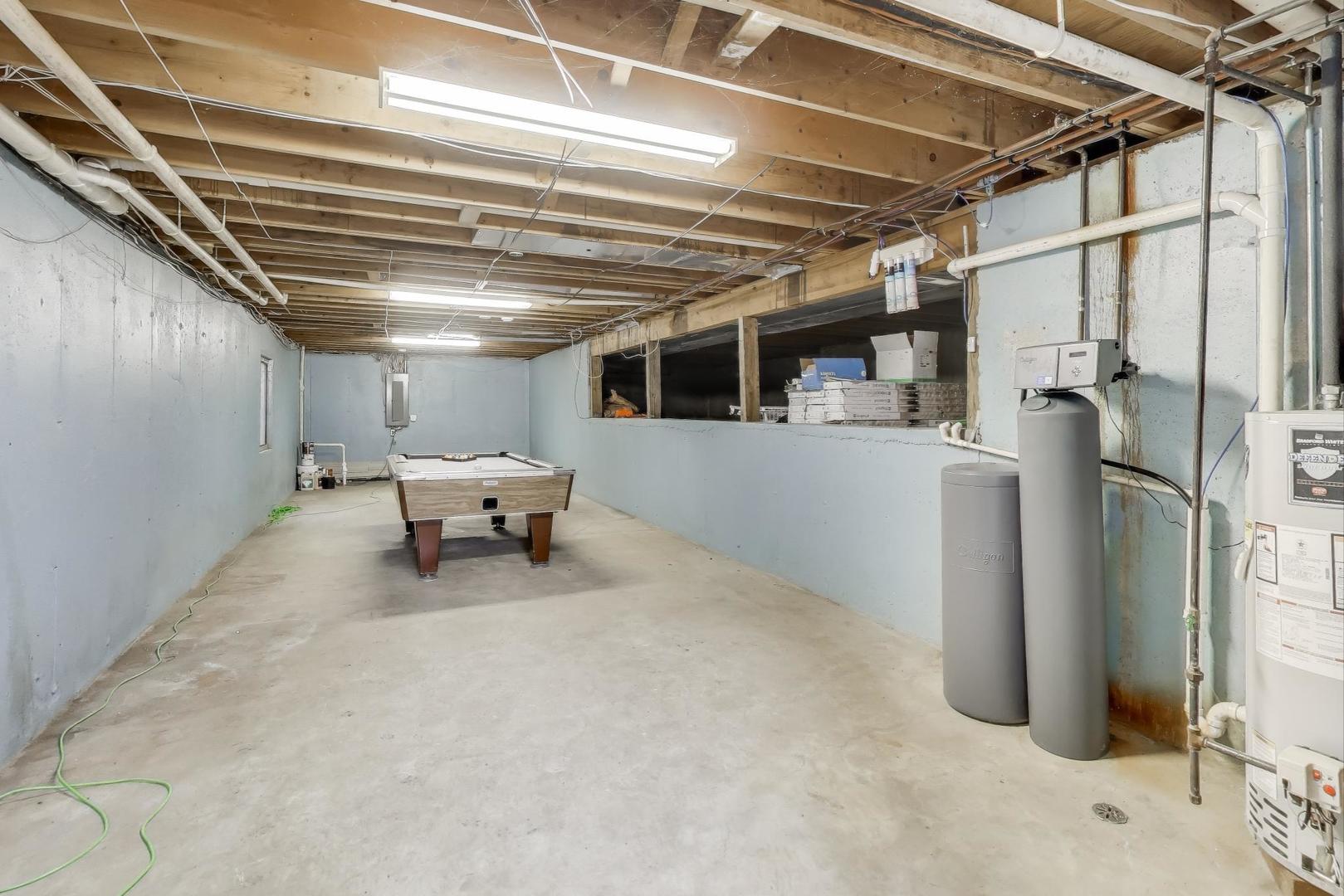 5695 S Park Place Drive, Rochelle, IL 61068