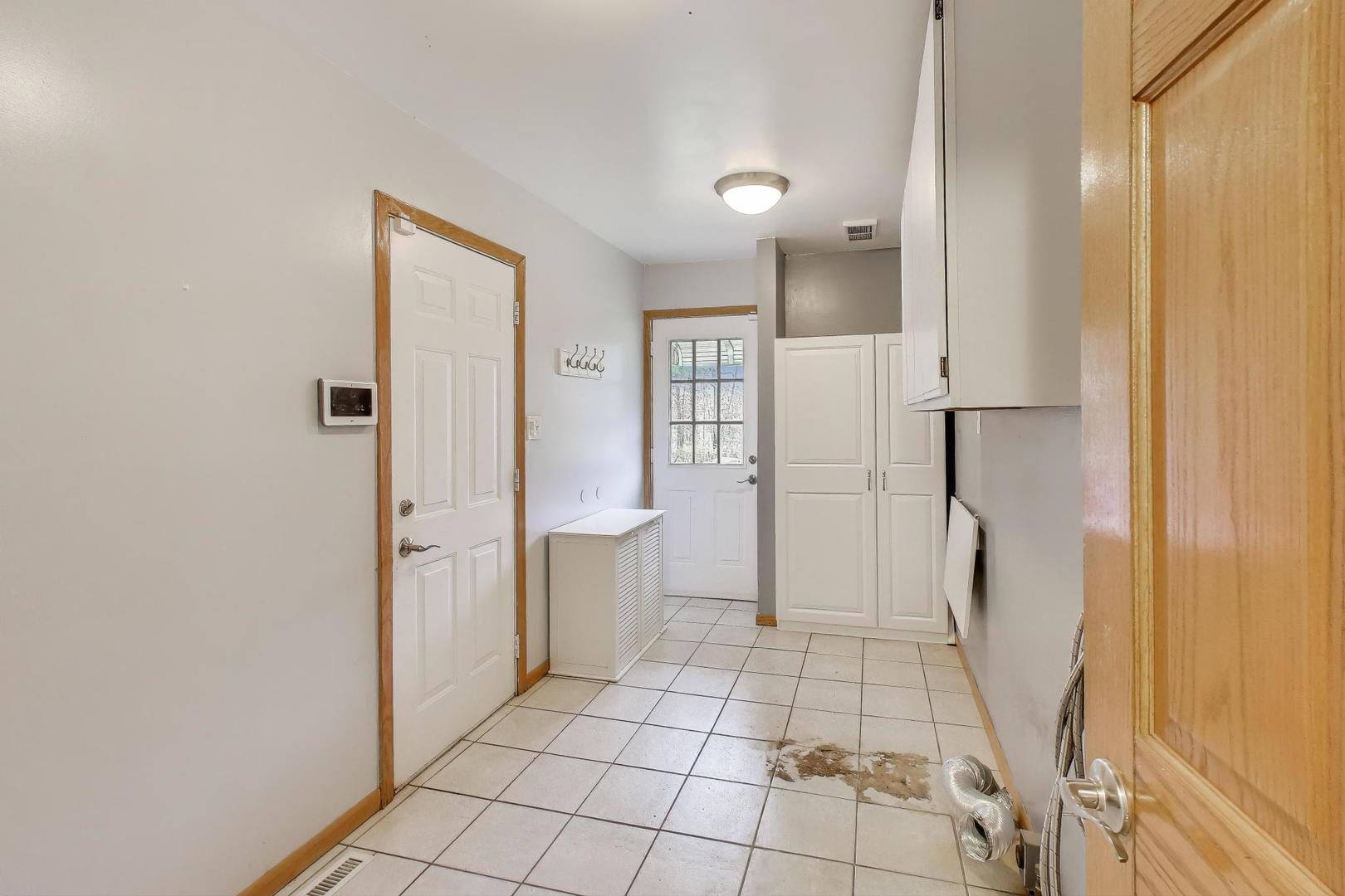 5695 S Park Place Drive, Rochelle, IL 61068