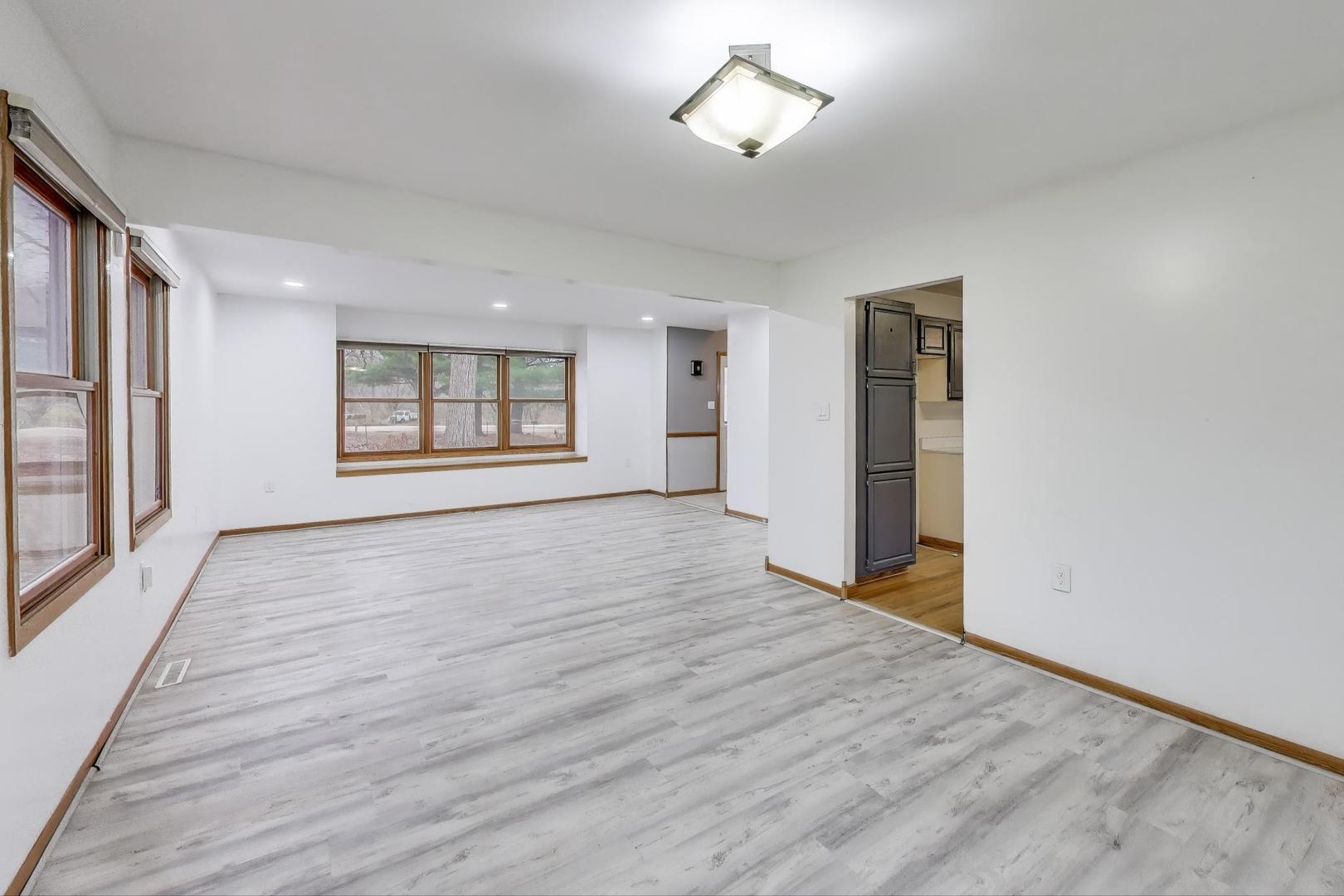 5695 S Park Place Drive, Rochelle, IL 61068