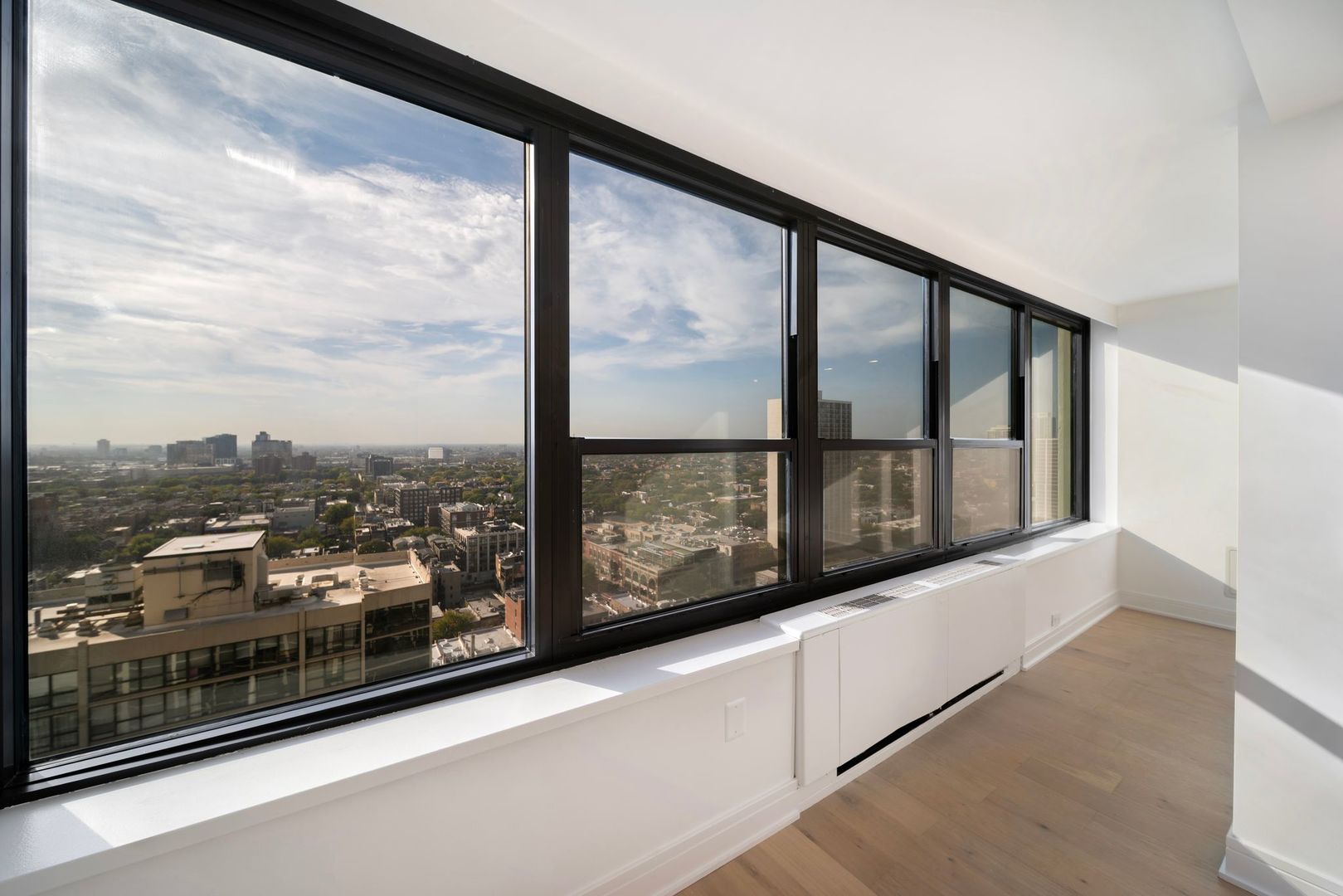 1560 N Sandburg Terrace #2705J, Chicago, IL 60610