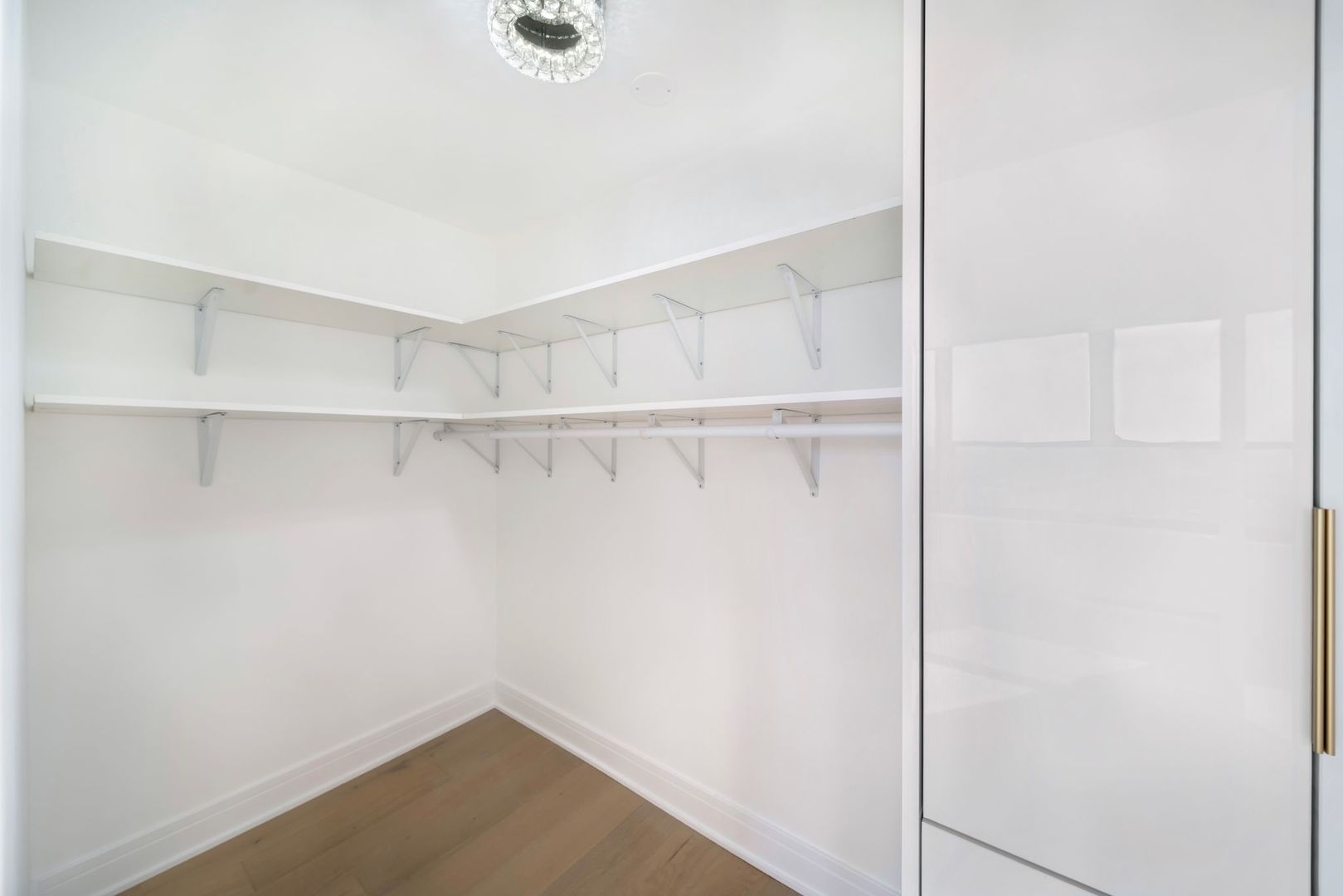 1560 N Sandburg Terrace #2705J, Chicago, IL 60610