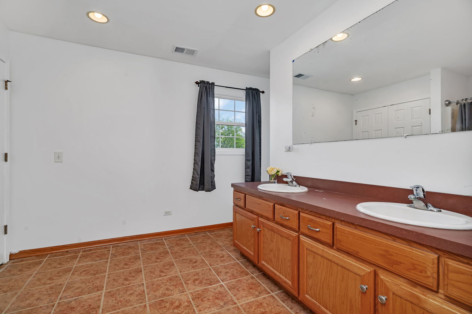 1110 S Sandstone Drive, Diamond, IL 60416