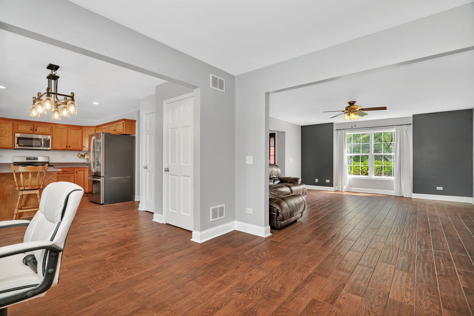 1110 S Sandstone Drive, Diamond, IL 60416