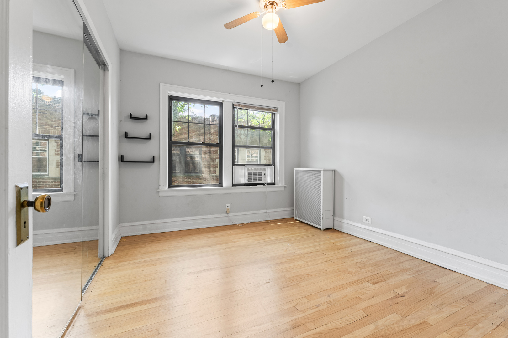 5455 S Ingleside Avenue #3E, Chicago, IL 60615