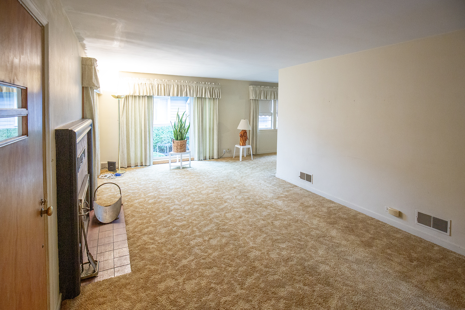 136 S Wisconsin Avenue, Villa Park, IL 60181