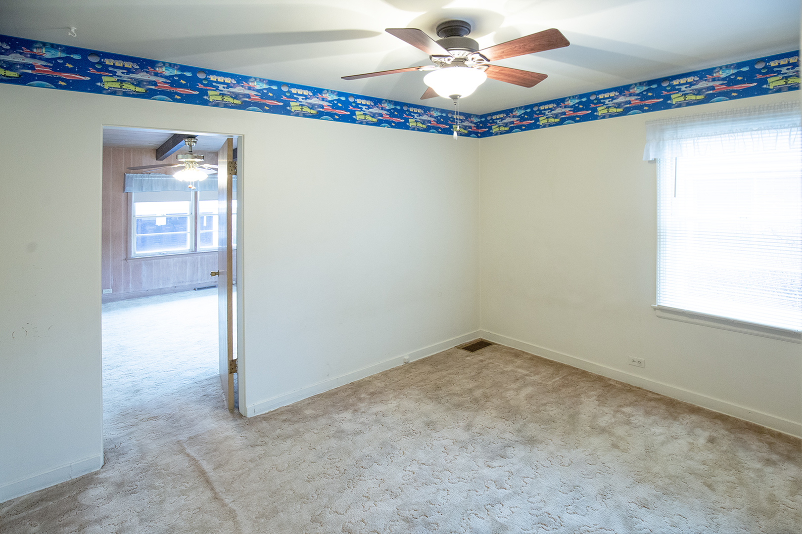 136 S Wisconsin Avenue, Villa Park, IL 60181