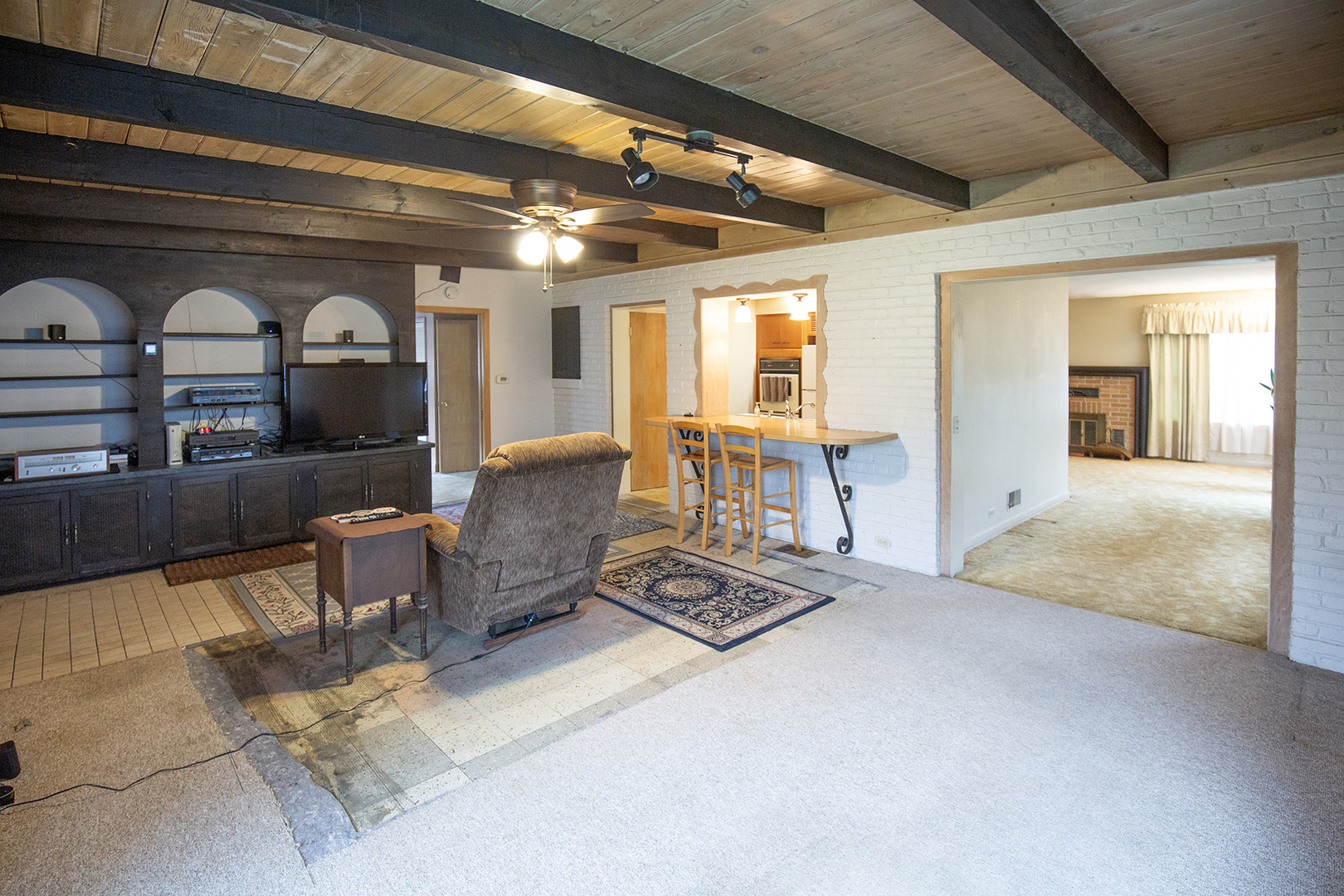 136 S Wisconsin Avenue, Villa Park, IL 60181