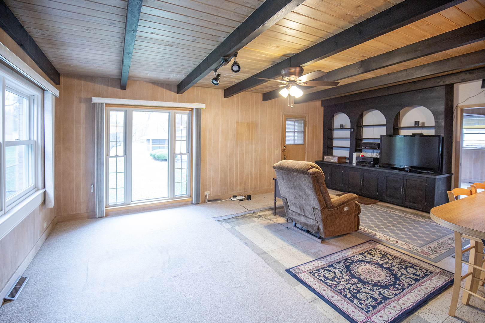 136 S Wisconsin Avenue, Villa Park, IL 60181