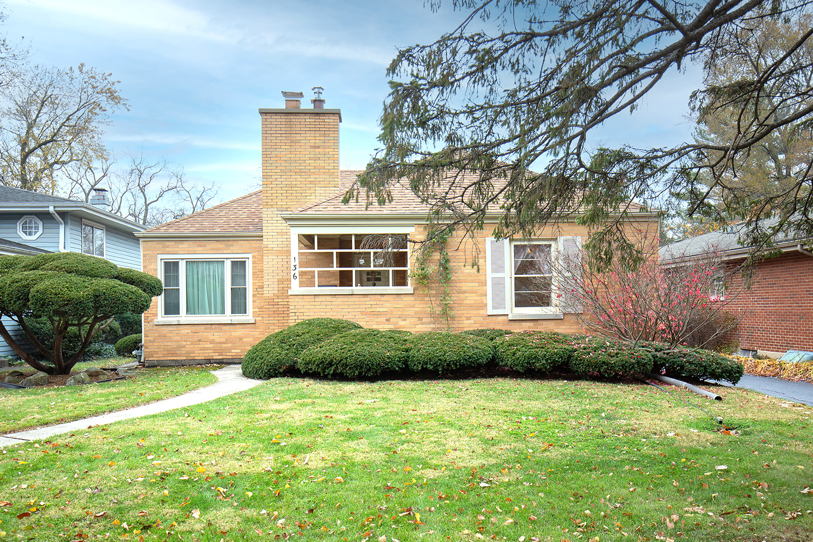 136 S Wisconsin Avenue, Villa Park, IL 60181