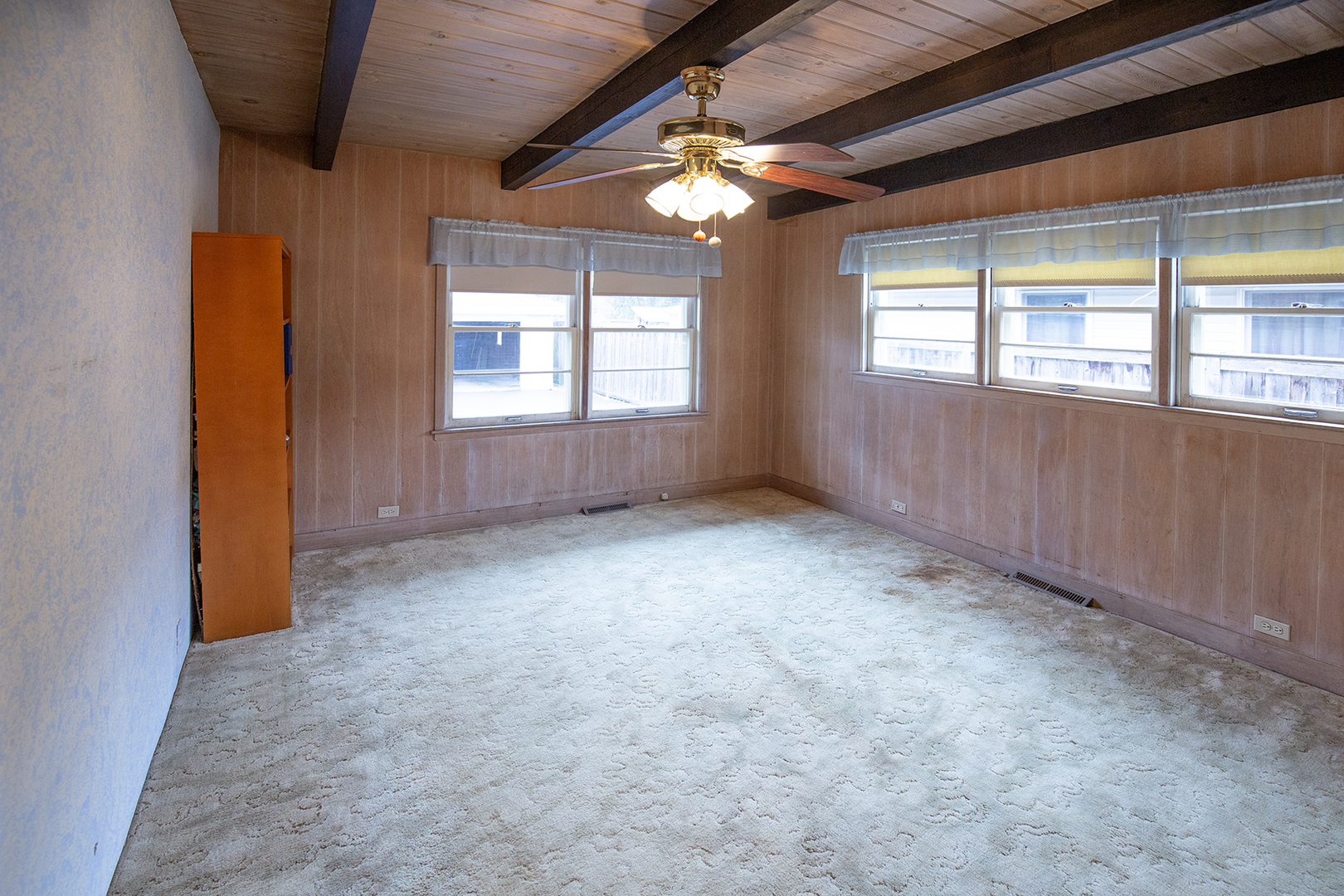 136 S Wisconsin Avenue, Villa Park, IL 60181