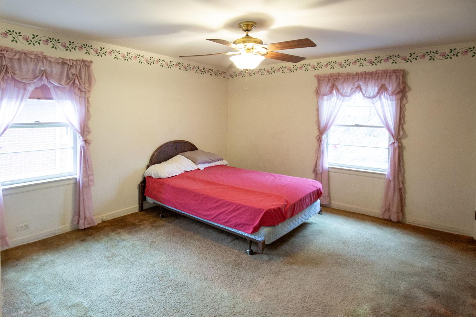 136 S Wisconsin Avenue, Villa Park, IL 60181