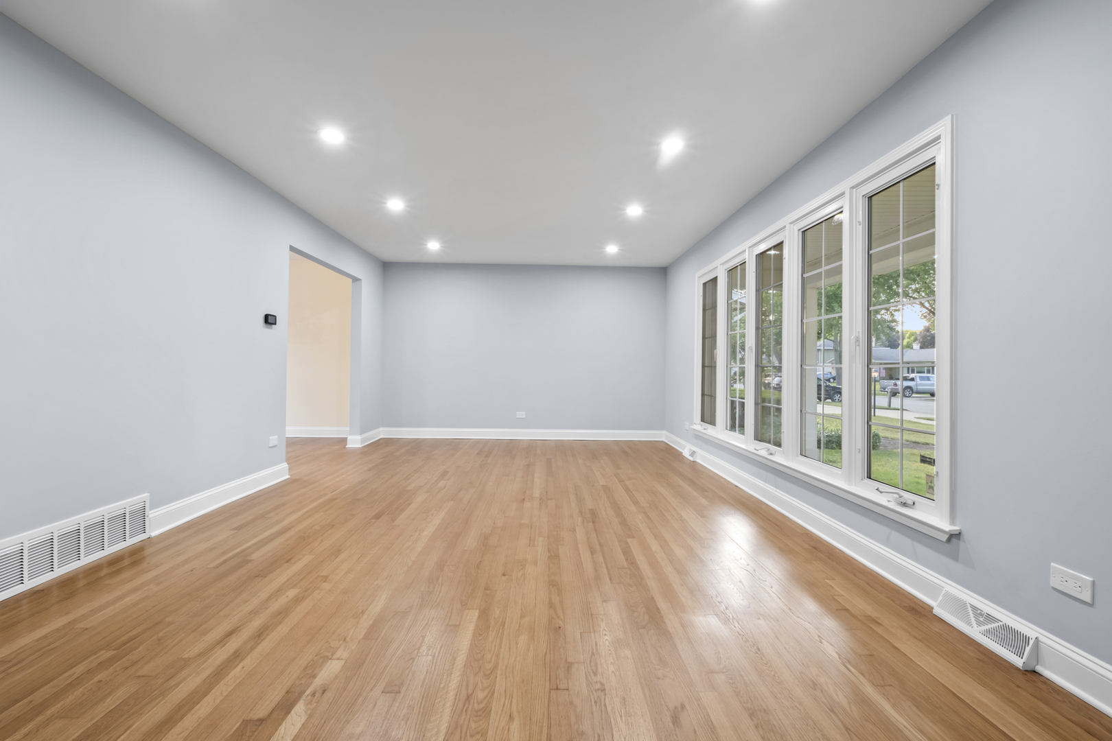 1813 E Wood Lane, Mount Prospect, IL 60056