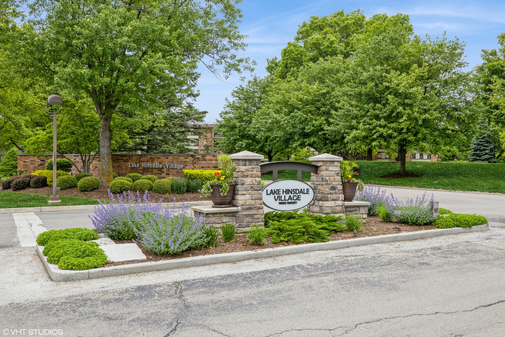 301 Lake Hinsdale Drive #404, Willowbrook, IL 60527