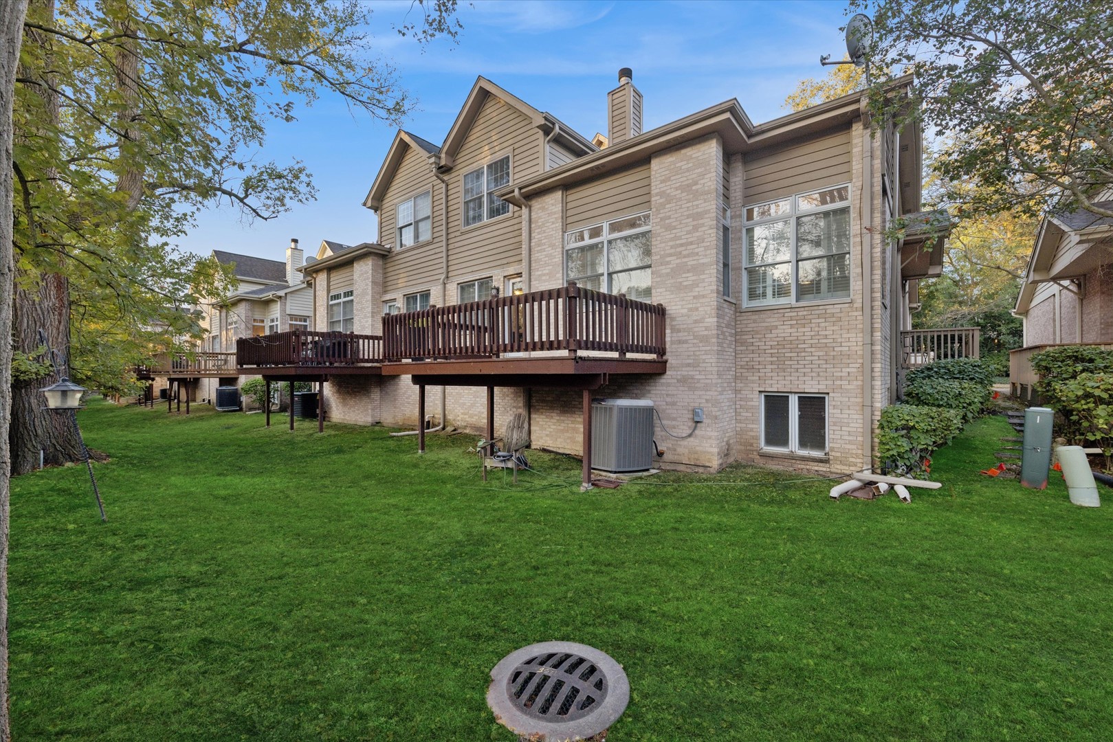 315 Regal Court, Clarendon Hills, IL 60514