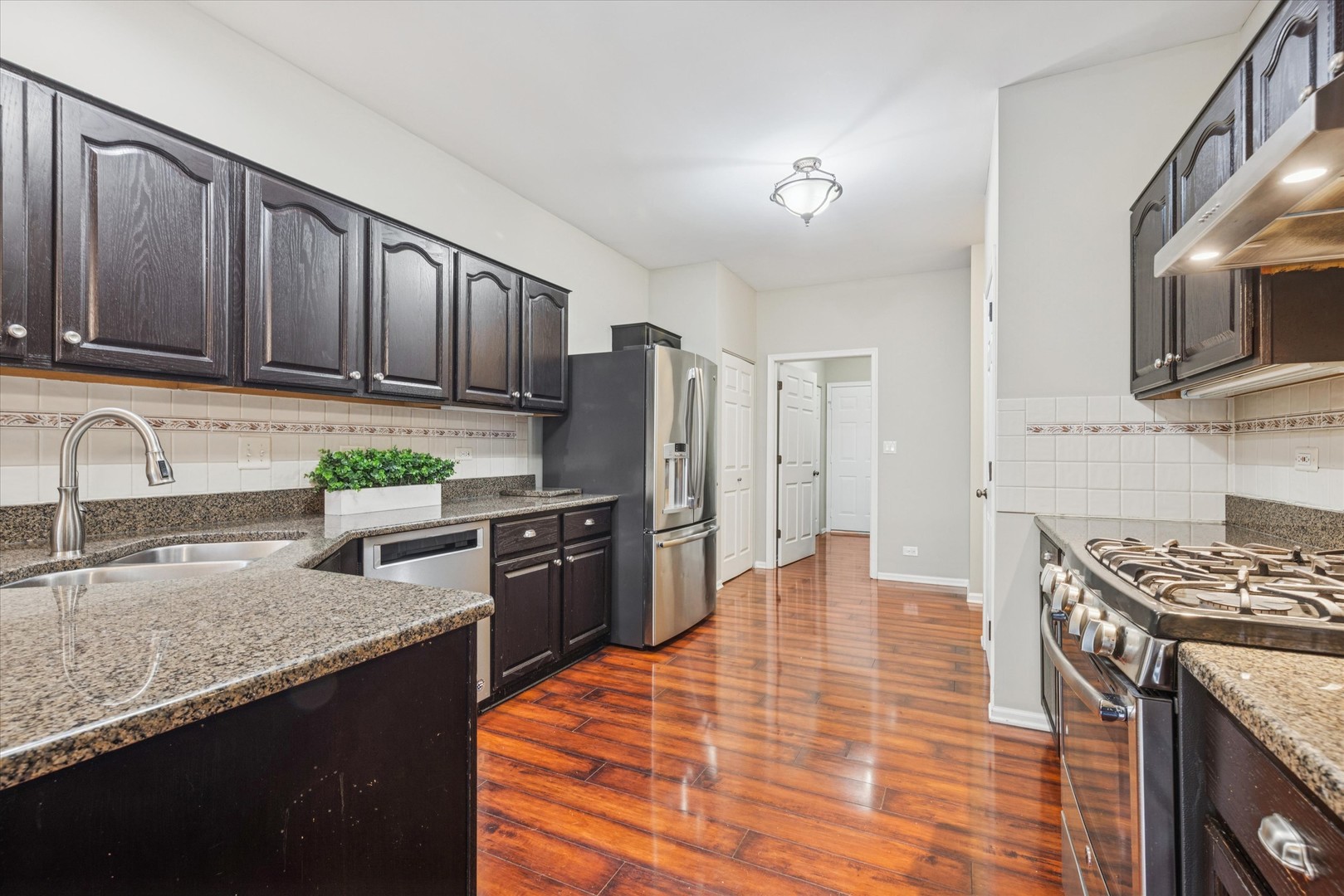 315 Regal Court, Clarendon Hills, IL 60514