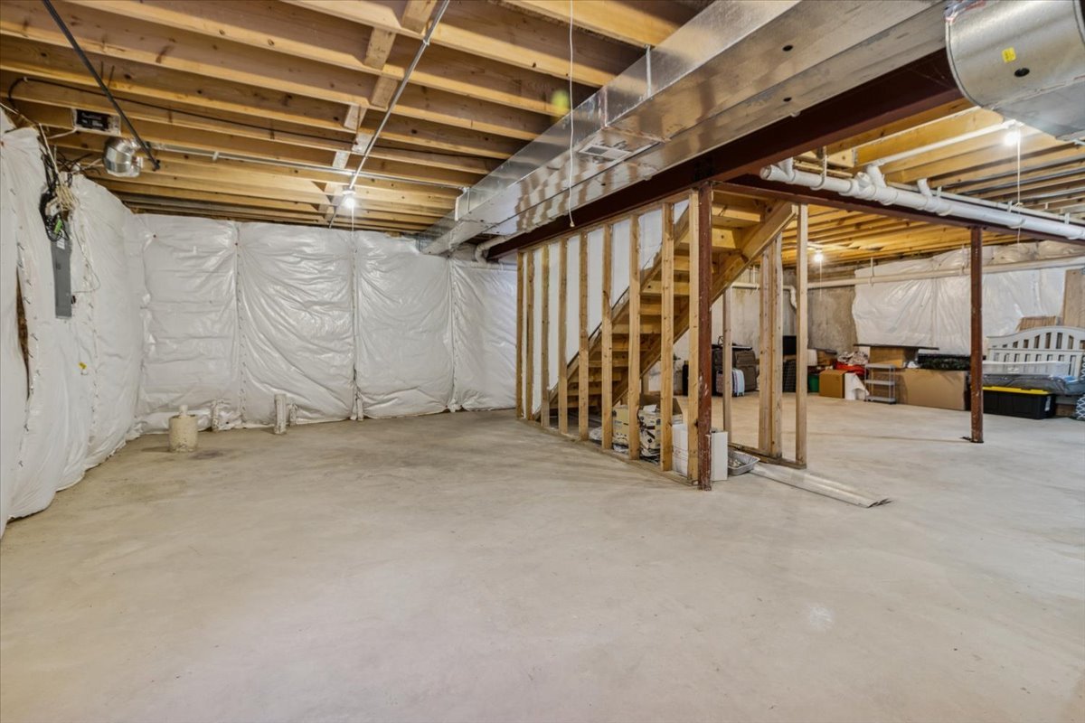 1112 Kim Court, Joliet, IL 60431