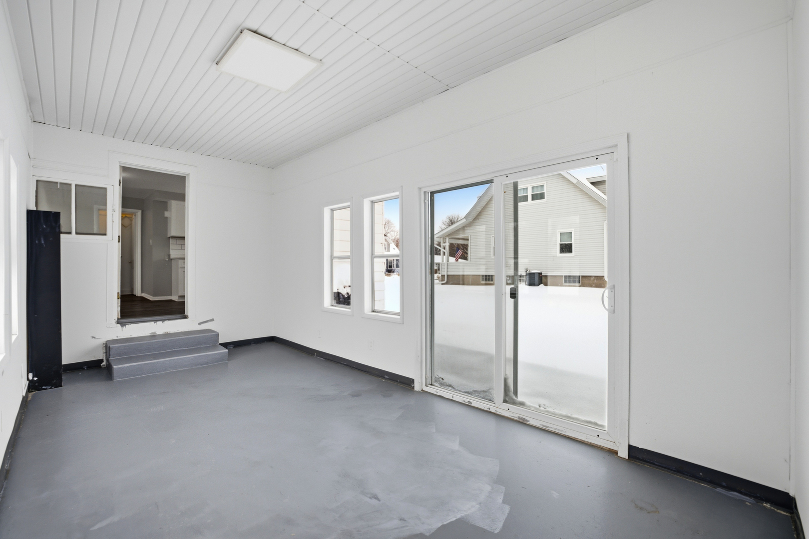 406 W Balsam Street, Forreston, IL 61030