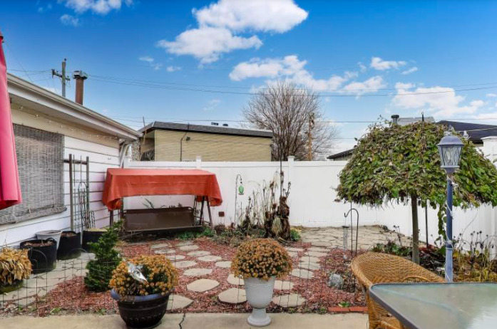 2643 Ridge Road, Lansing, IL 60438