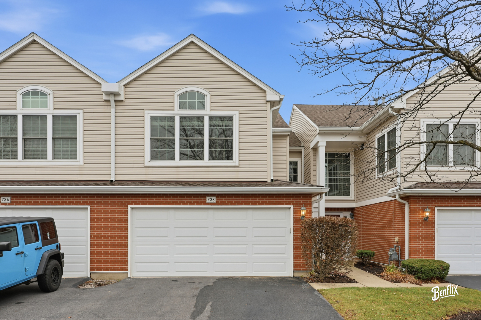 728 Old Checker Road, Buffalo Grove, IL 60089