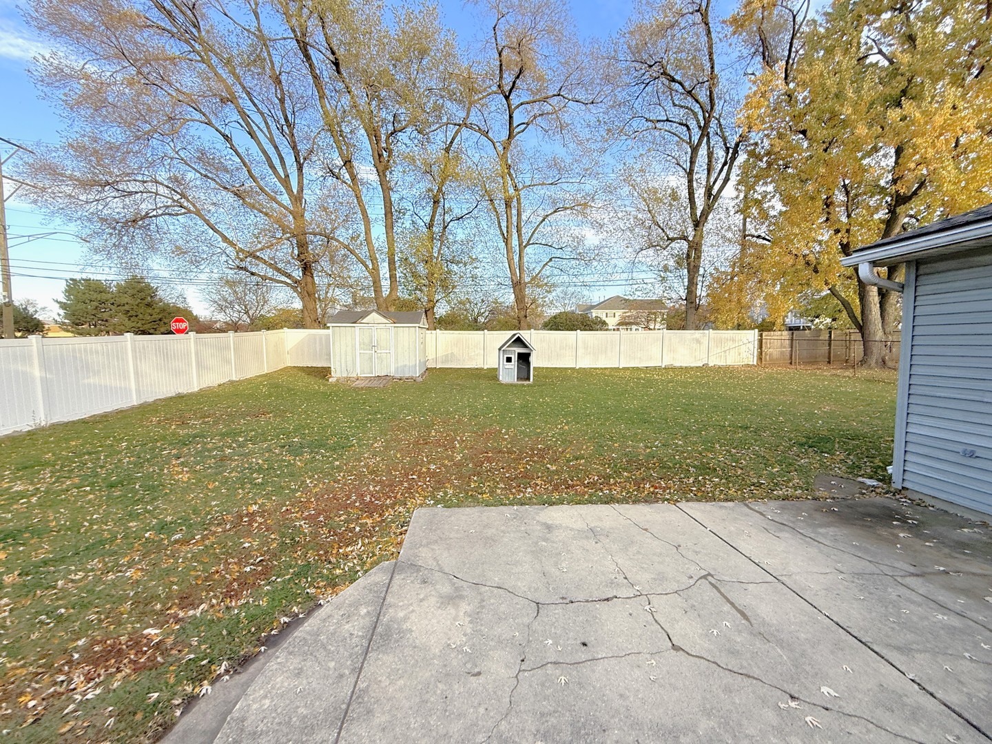 196 Green Court, Streamwood, IL 60107