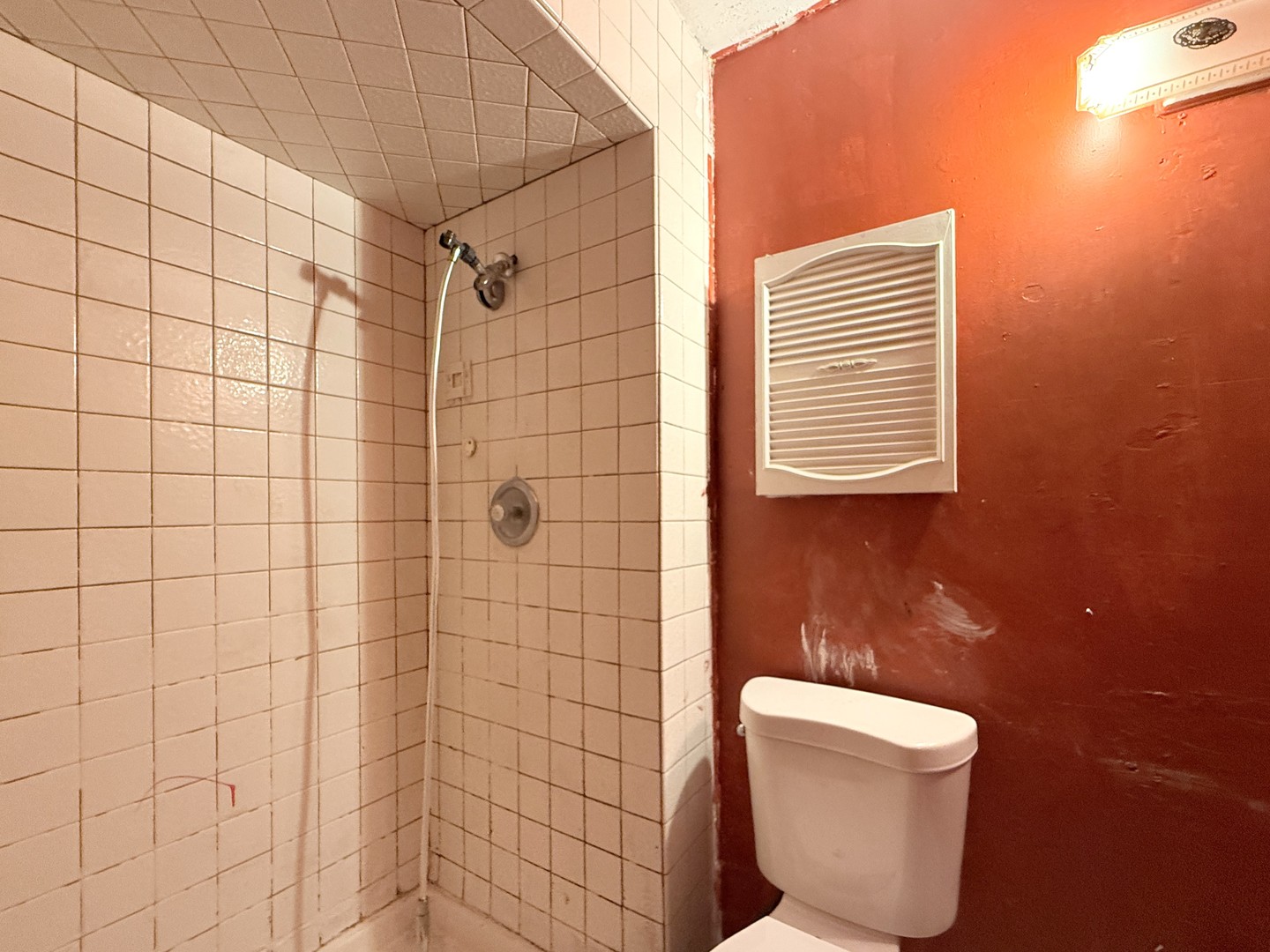 196 Green Court, Streamwood, IL 60107