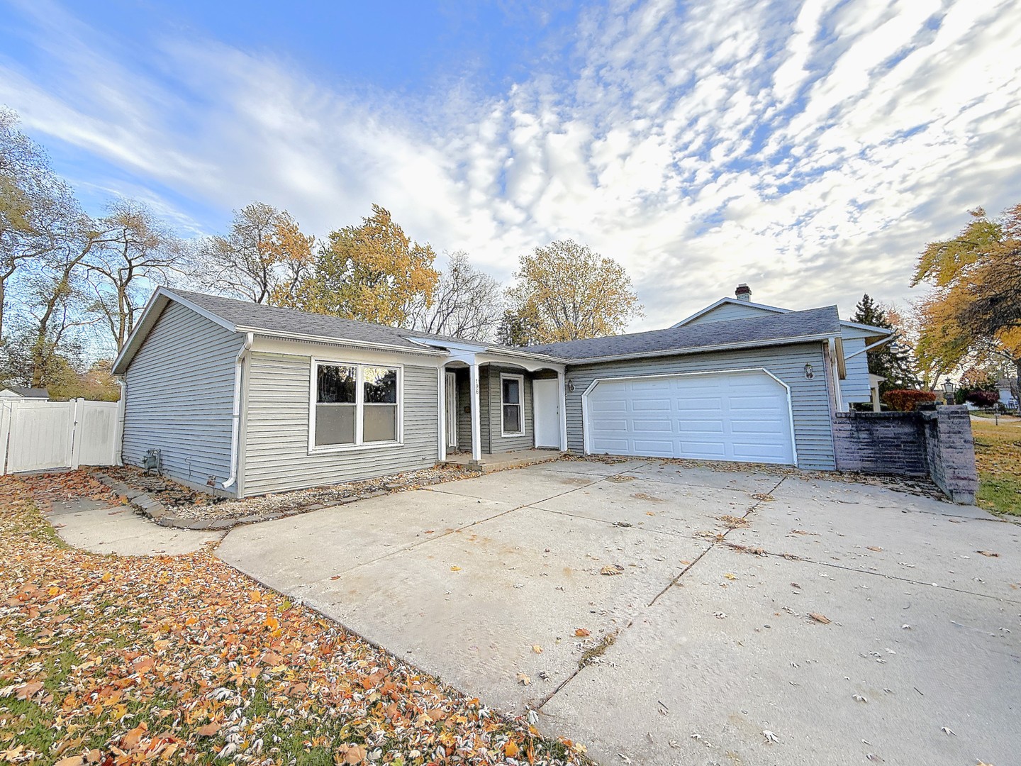 196 Green Court, Streamwood, IL 60107