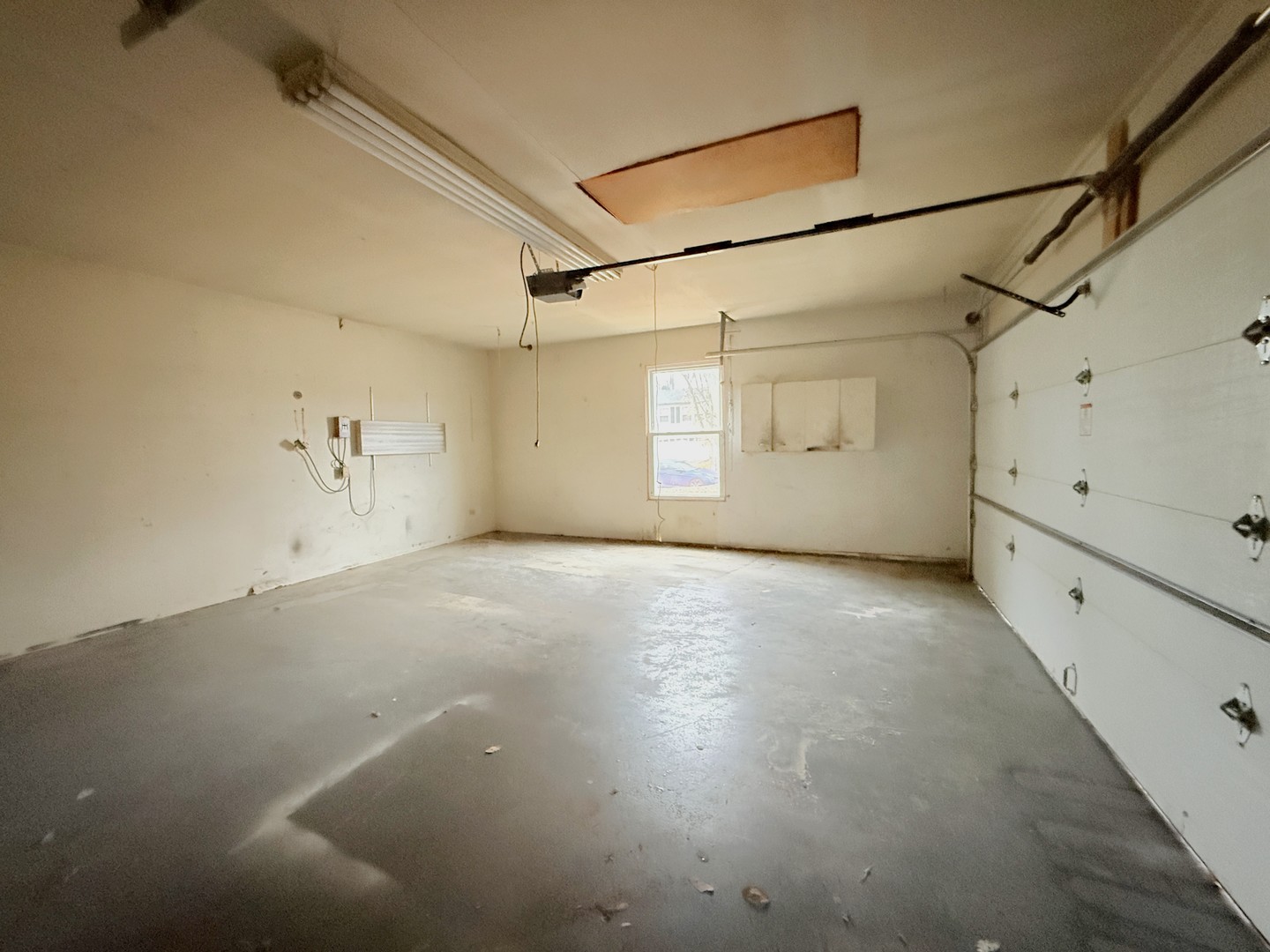 196 Green Court, Streamwood, IL 60107