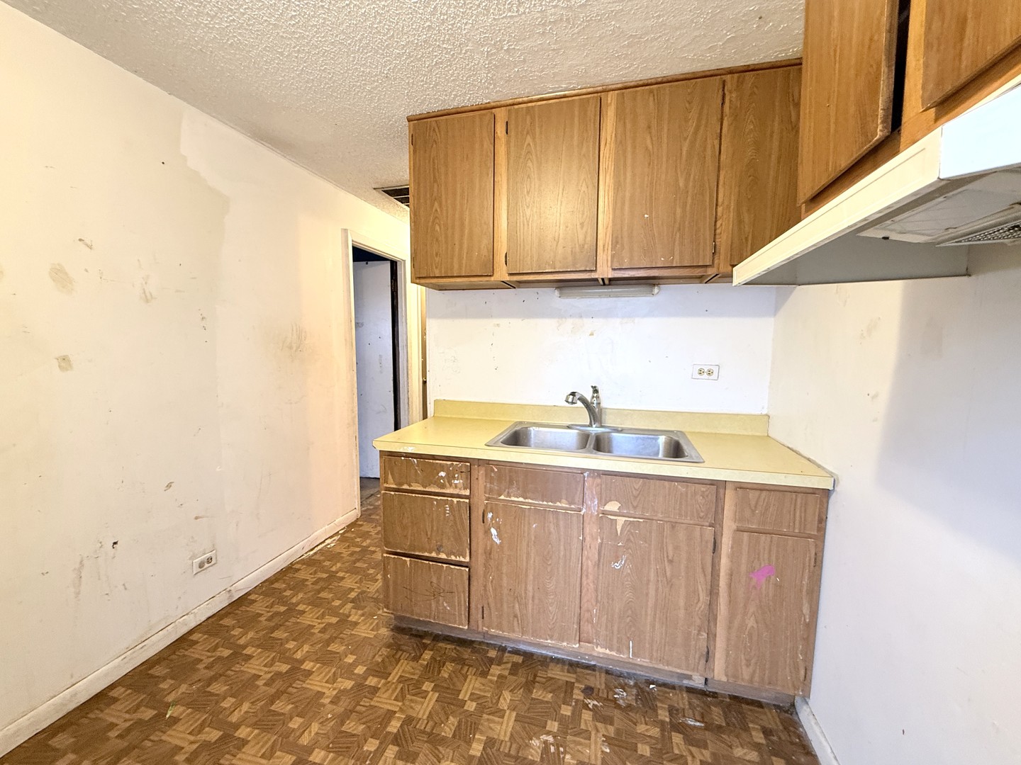 196 Green Court, Streamwood, IL 60107