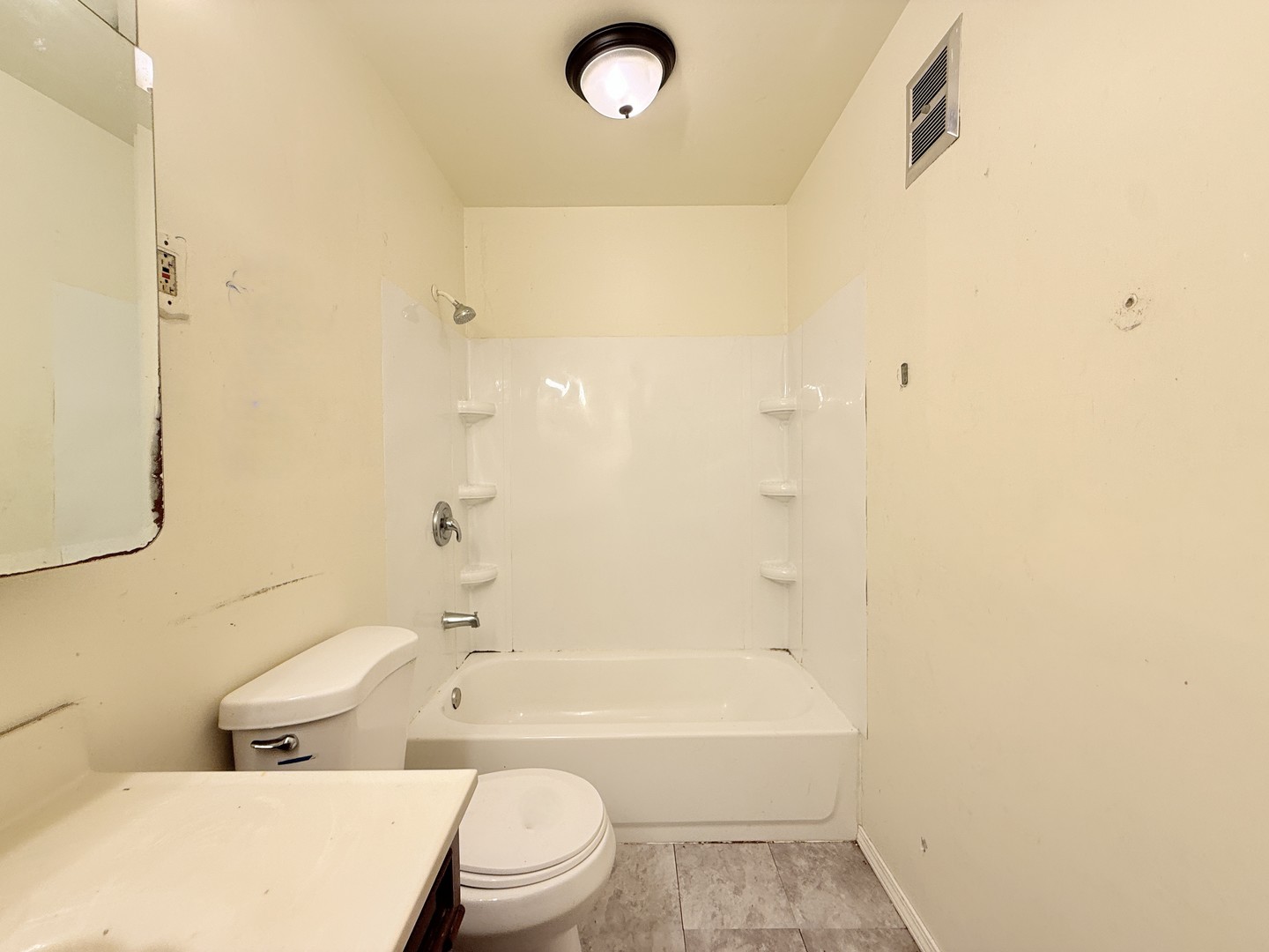 196 Green Court, Streamwood, IL 60107