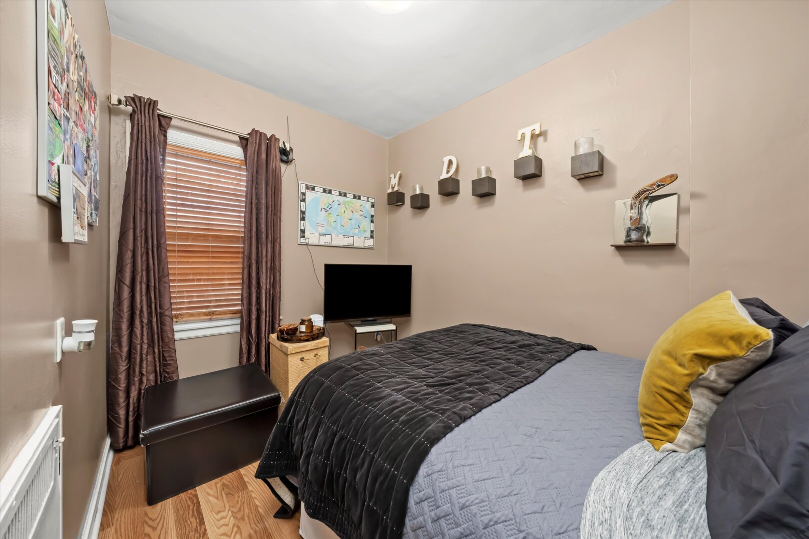 11400 S Champlain Avenue, Chicago, IL 60628