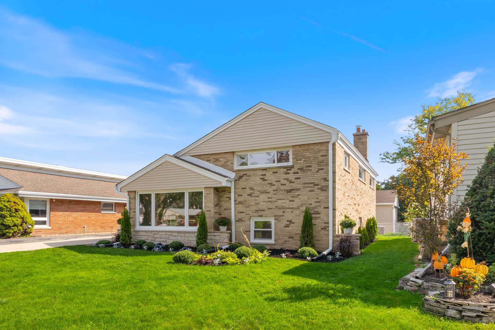 1025 N KNIGHT Avenue, Park Ridge, IL 60068