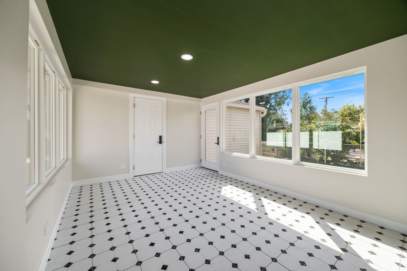 1025 N KNIGHT Avenue, Park Ridge, IL 60068