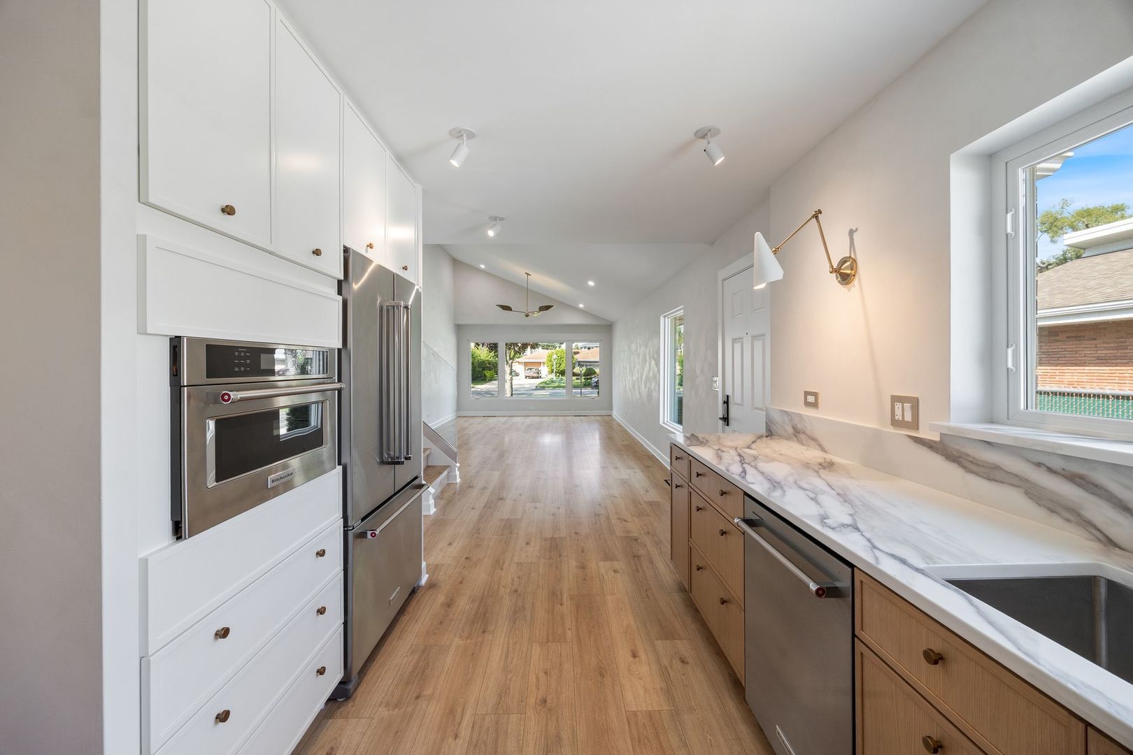 1025 N KNIGHT Avenue, Park Ridge, IL 60068