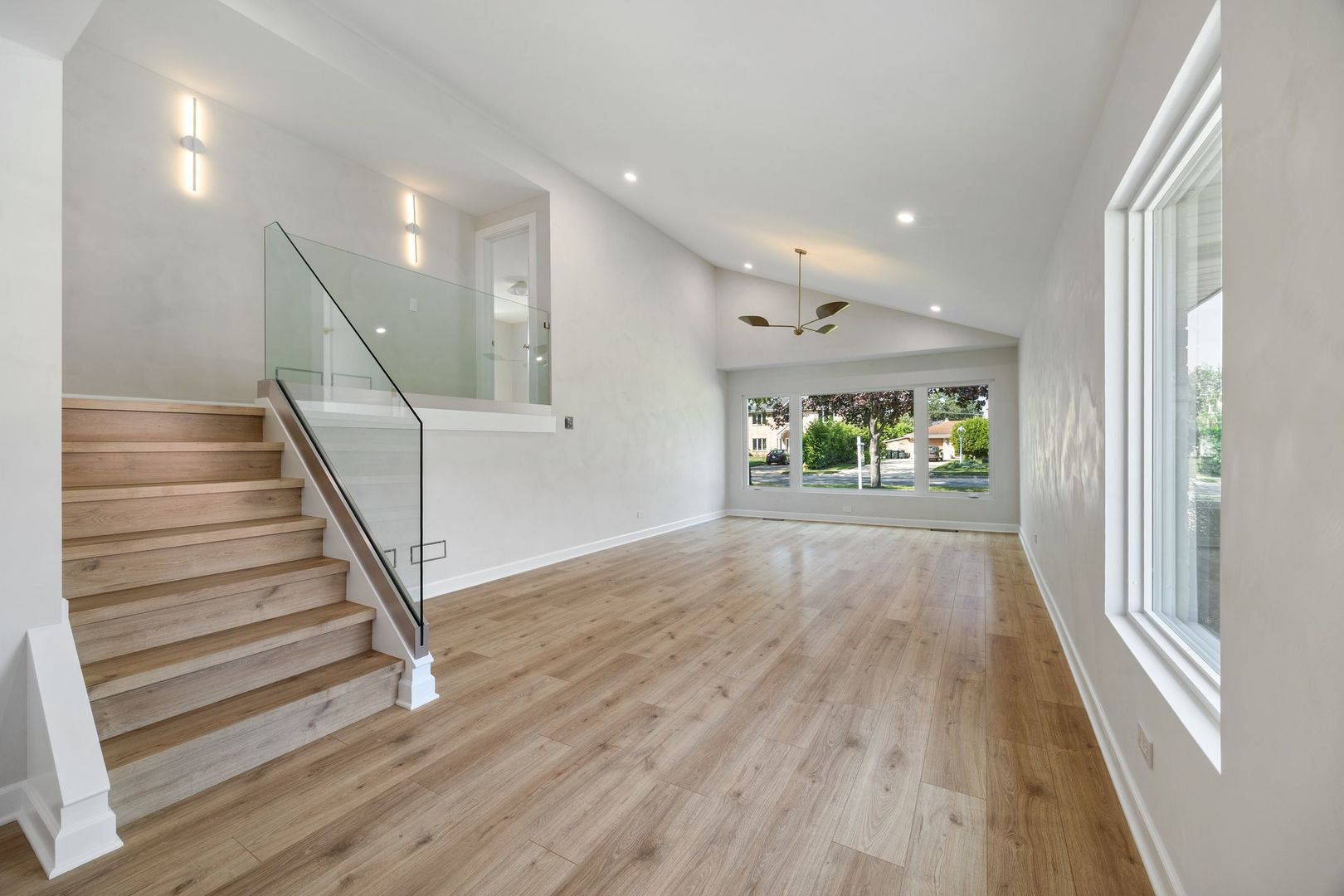 1025 N KNIGHT Avenue, Park Ridge, IL 60068