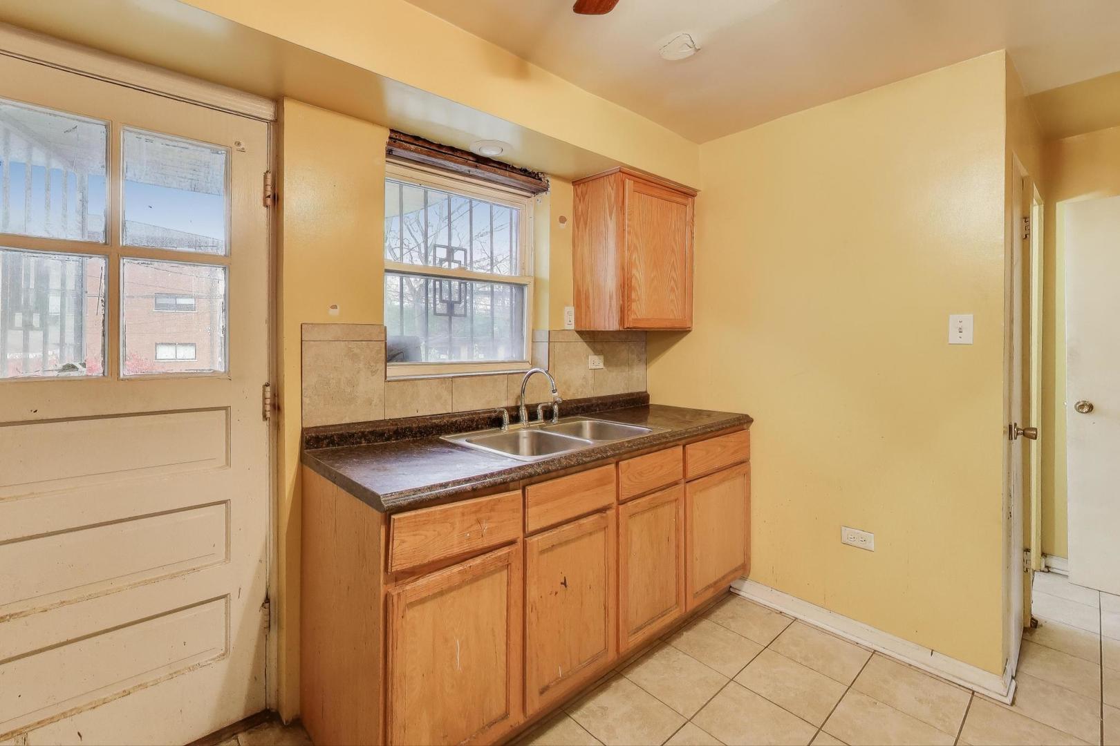 8613 S Ingleside Avenue, Chicago, IL 60619