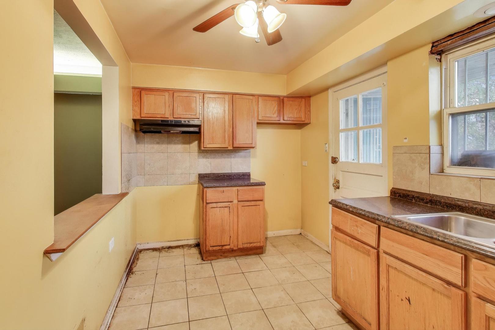 8613 S Ingleside Avenue, Chicago, IL 60619