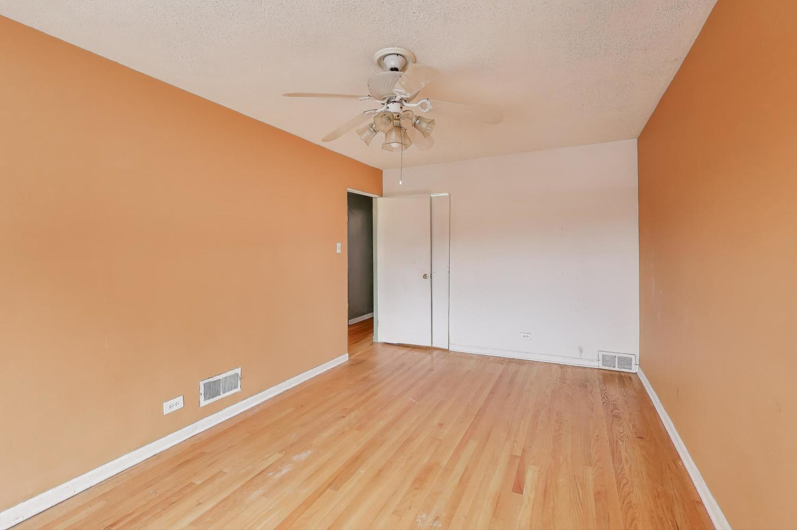 8613 S Ingleside Avenue, Chicago, IL 60619