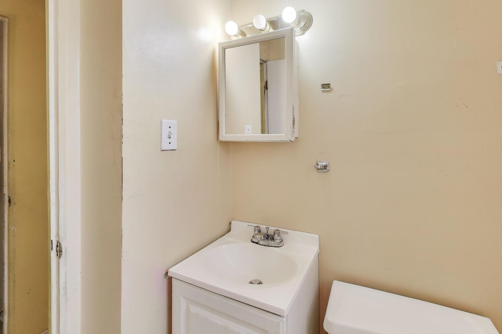 8613 S Ingleside Avenue, Chicago, IL 60619