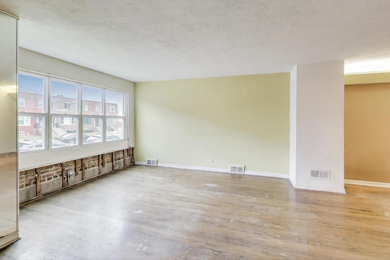 8613 S Ingleside Avenue, Chicago, IL 60619