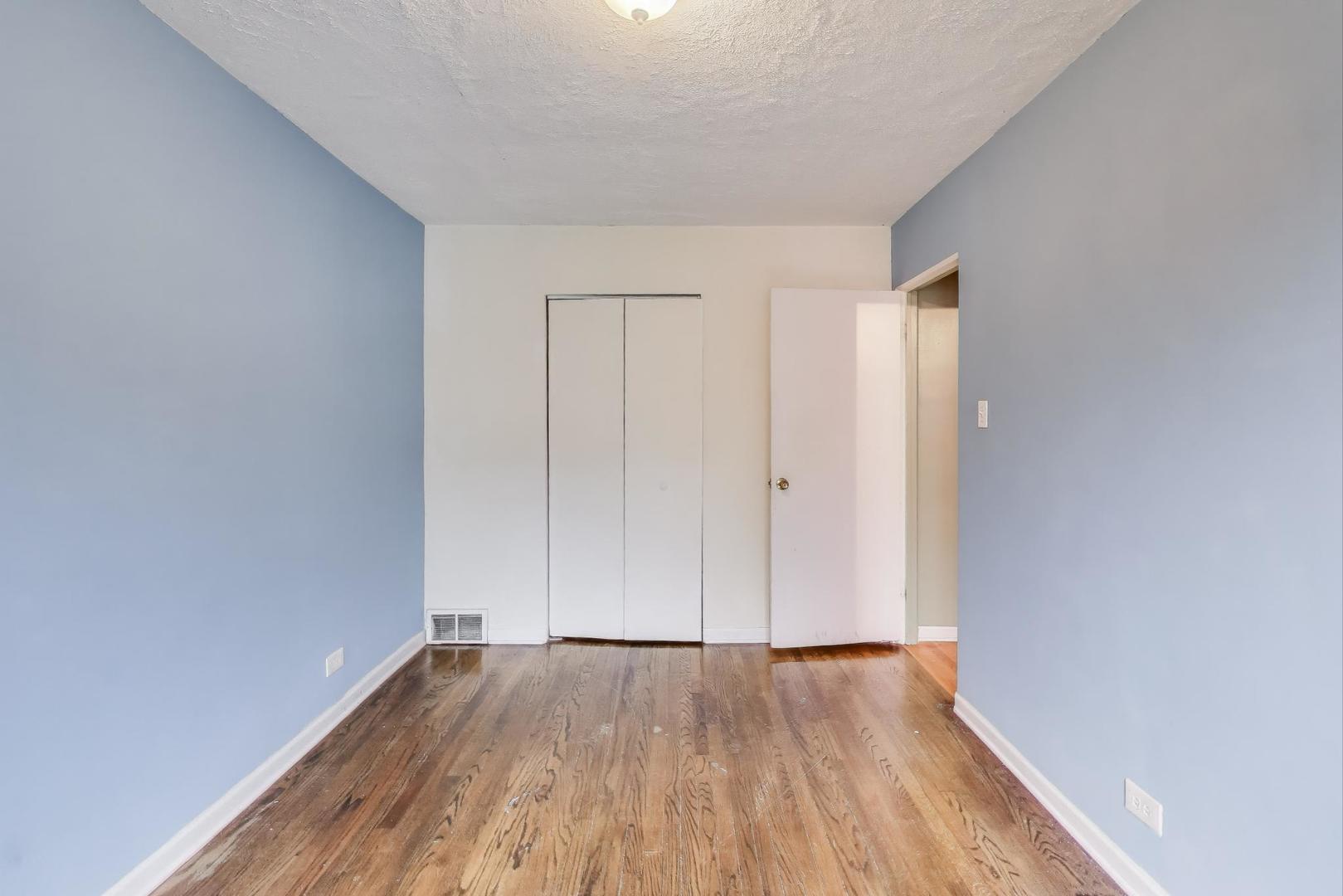 8613 S Ingleside Avenue, Chicago, IL 60619