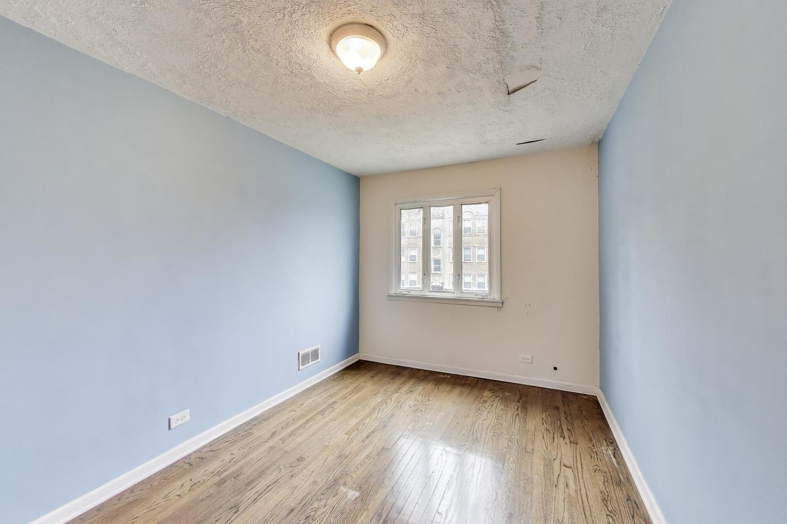 8613 S Ingleside Avenue, Chicago, IL 60619