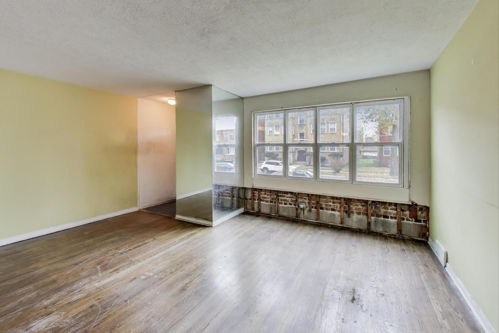 8613 S Ingleside Avenue, Chicago, IL 60619