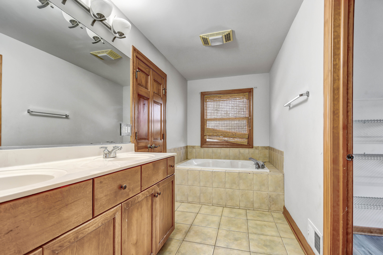 1S174 Addison Avenue, Lombard, IL 60148